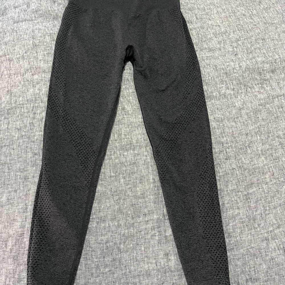 H&M Black Textured Leggings